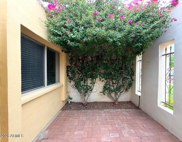 312 W LAGUNA Drive, Tempe, AZ 85282