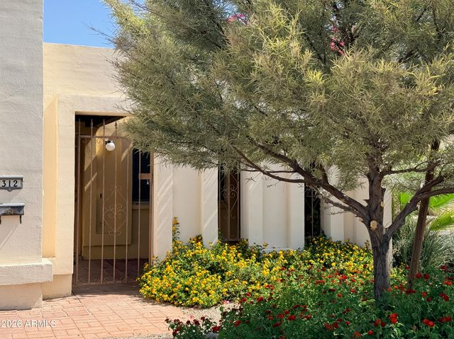 312 W LAGUNA Drive, Tempe, AZ 85282