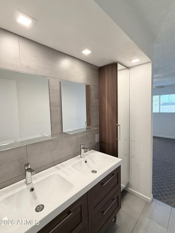 312 W LAGUNA Drive, Tempe, AZ 85282