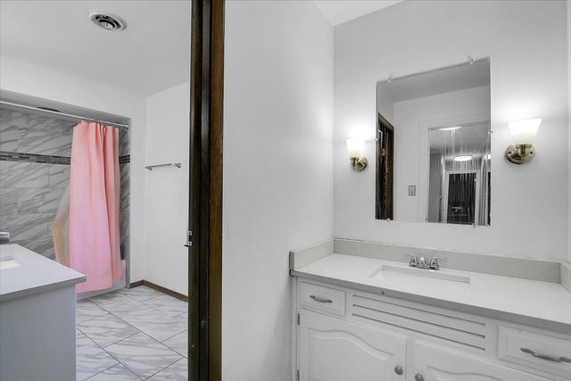 3033 E Hickory Lane, Crete, IL 60417