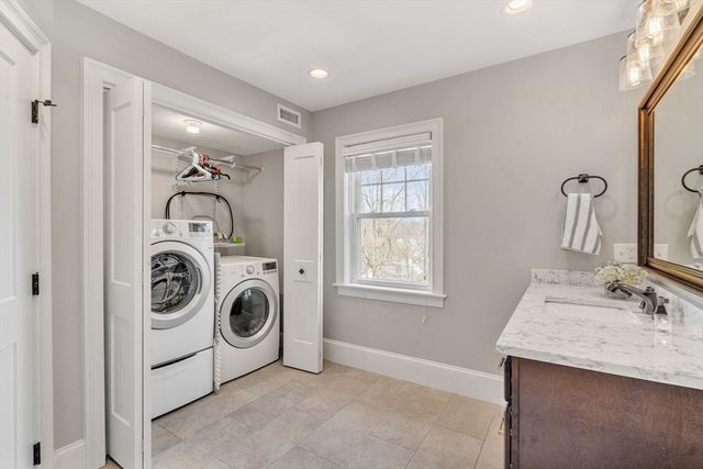 64 Overlook Rd, Arlington, MA 02474