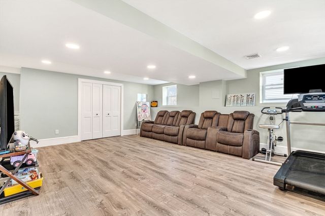 64 Overlook Rd, Arlington, MA 02474