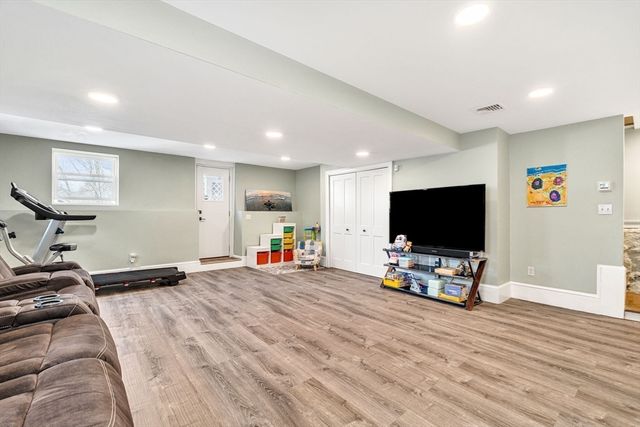 64 Overlook Rd, Arlington, MA 02474