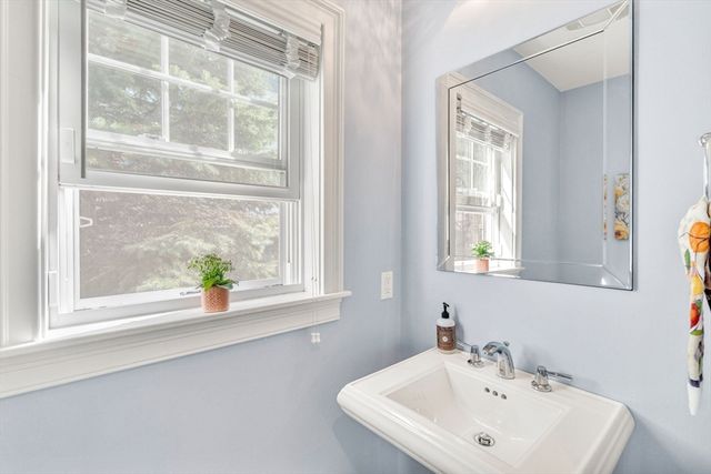 64 Overlook Rd, Arlington, MA 02474