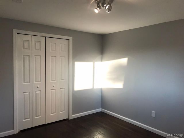 16592 Country Club Drive, Livonia, MI 48154