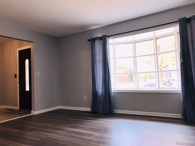 16592 Country Club Drive, Livonia, MI 48154