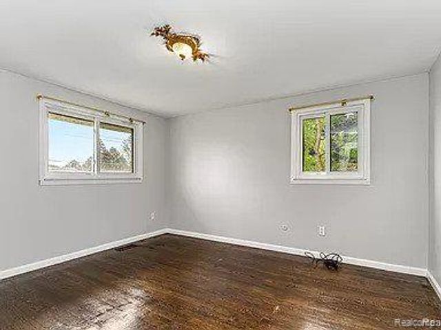 16592 Country Club Drive, Livonia, MI 48154