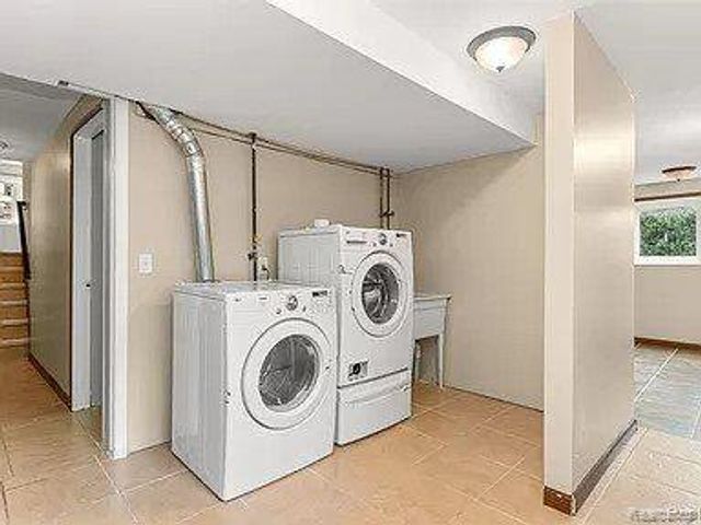 16592 Country Club Drive, Livonia, MI 48154