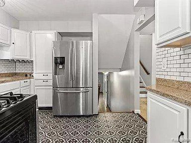 16592 Country Club Drive, Livonia, MI 48154