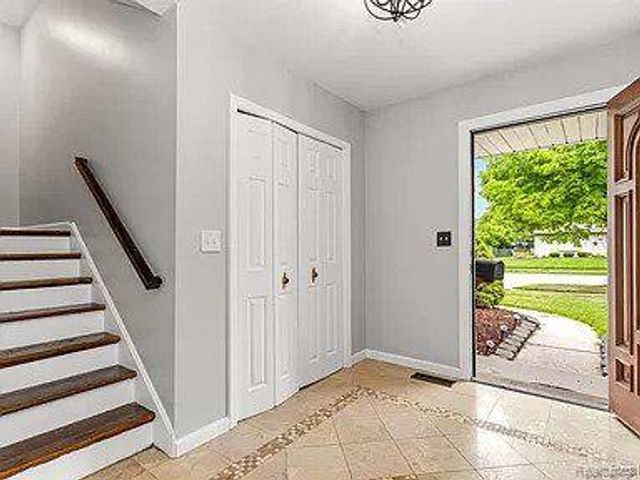 16592 Country Club Drive, Livonia, MI 48154