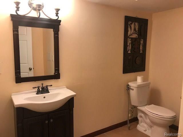 16592 Country Club Drive, Livonia, MI 48154