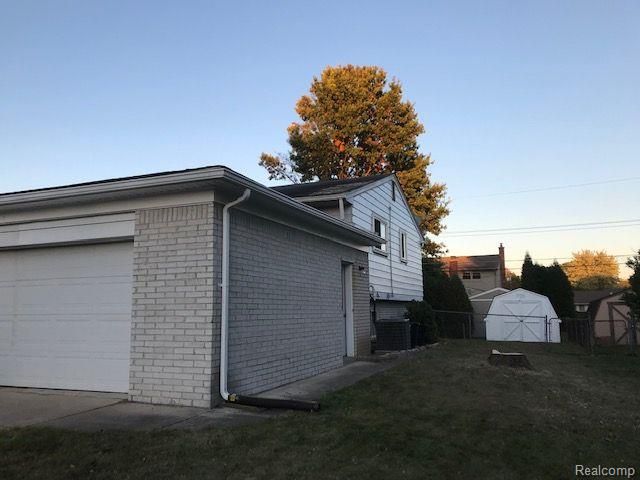 16592 Country Club Drive, Livonia, MI 48154