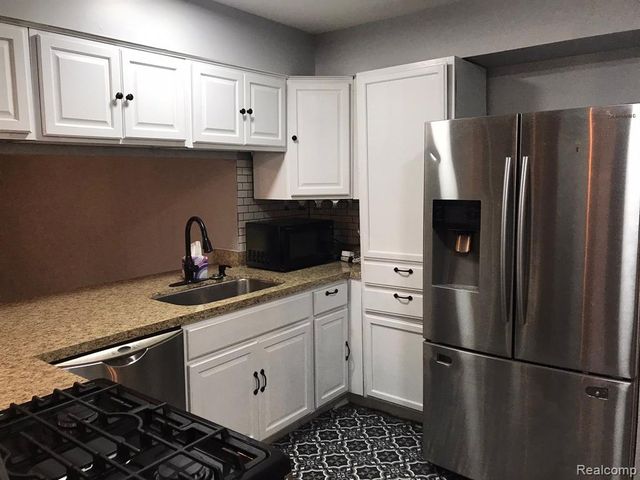 16592 Country Club Drive, Livonia, MI 48154