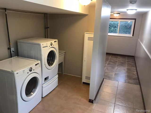 16592 Country Club Drive, Livonia, MI 48154