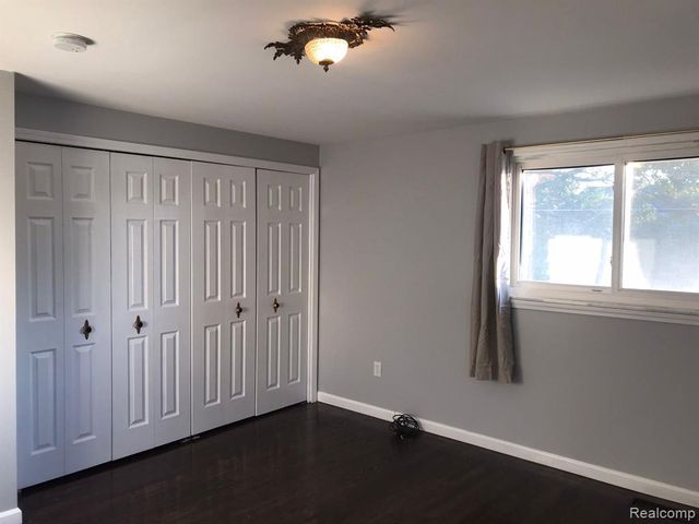 16592 Country Club Drive, Livonia, MI 48154