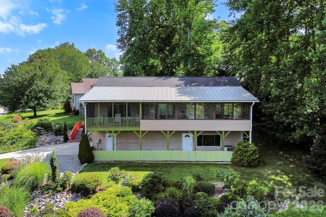 81 Chestnut Lane, Hendersonville, NC 28792
