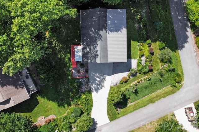 81 Chestnut Lane, Hendersonville, NC 28792
