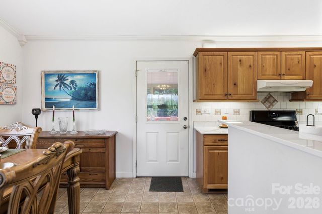 81 Chestnut Lane, Hendersonville, NC 28792