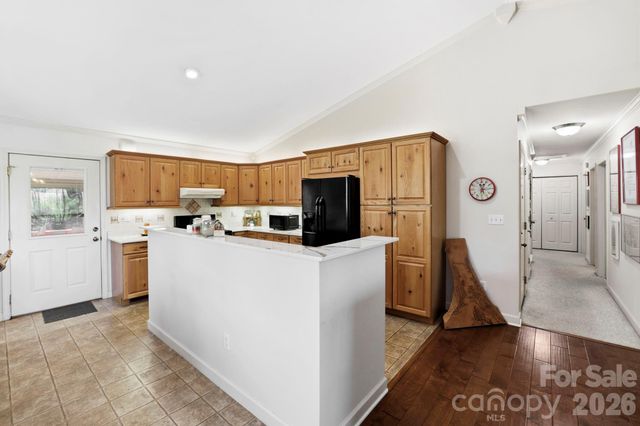 81 Chestnut Lane, Hendersonville, NC 28792