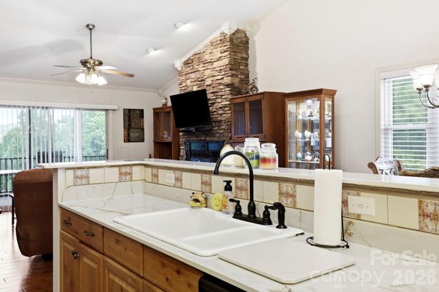 81 Chestnut Lane, Hendersonville, NC 28792