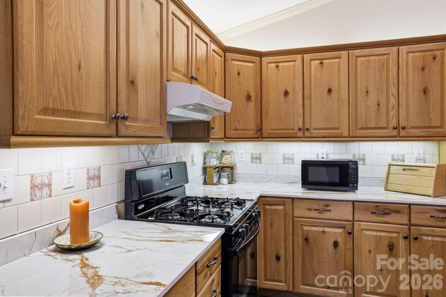 81 Chestnut Lane, Hendersonville, NC 28792