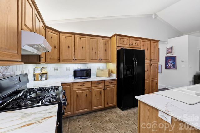81 Chestnut Lane, Hendersonville, NC 28792