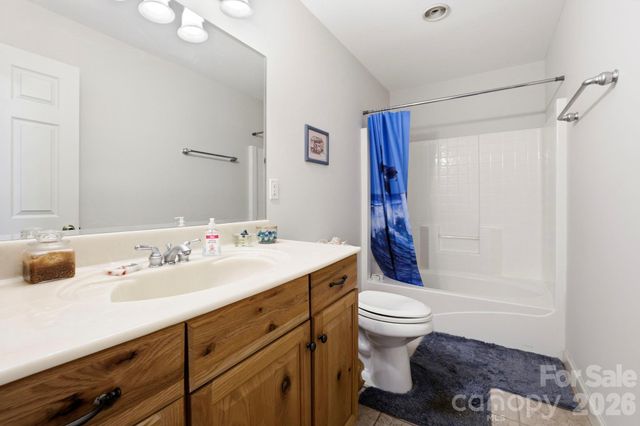 81 Chestnut Lane, Hendersonville, NC 28792