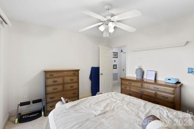 81 Chestnut Lane, Hendersonville, NC 28792