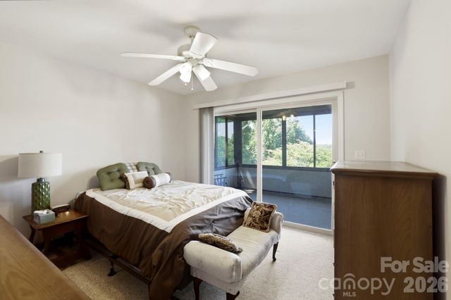 81 Chestnut Lane, Hendersonville, NC 28792