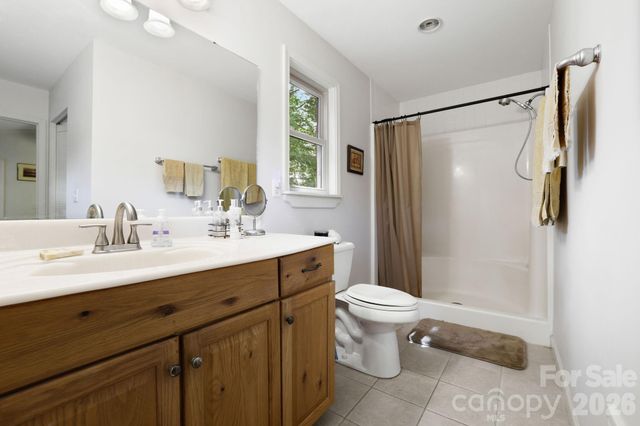 81 Chestnut Lane, Hendersonville, NC 28792