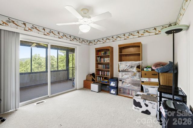 81 Chestnut Lane, Hendersonville, NC 28792