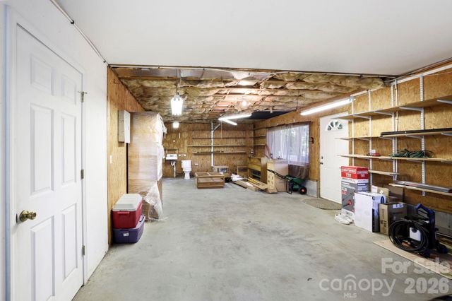 81 Chestnut Lane, Hendersonville, NC 28792