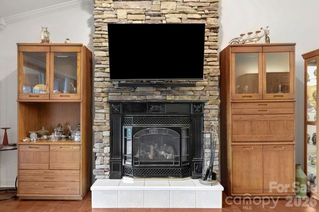 81 Chestnut Lane, Hendersonville, NC 28792