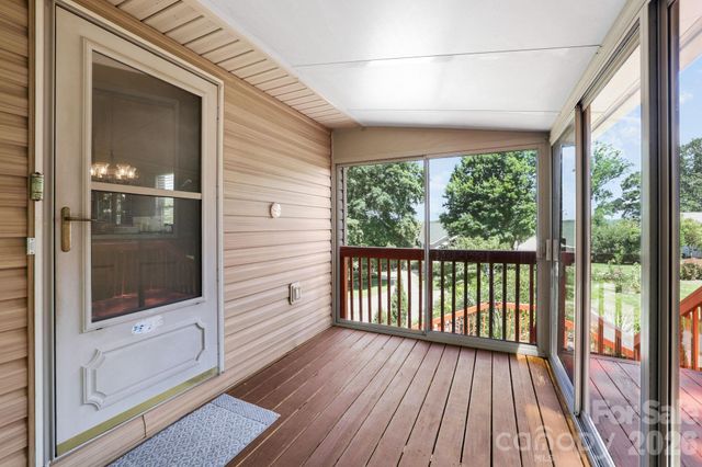 81 Chestnut Lane, Hendersonville, NC 28792