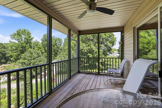 81 Chestnut Lane, Hendersonville, NC 28792