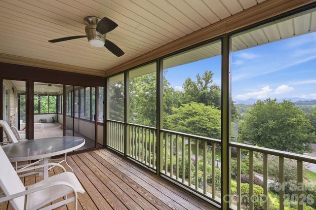 81 Chestnut Lane, Hendersonville, NC 28792