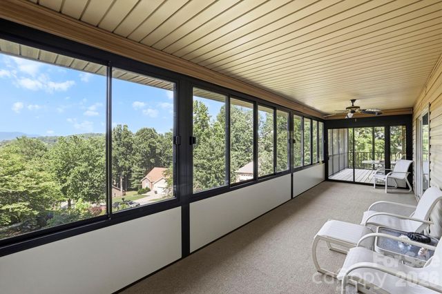 81 Chestnut Lane, Hendersonville, NC 28792