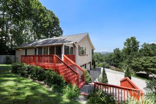 81 Chestnut Lane, Hendersonville, NC 28792