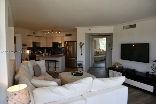 1000 E Island Blvd 303, Aventura, FL 33160