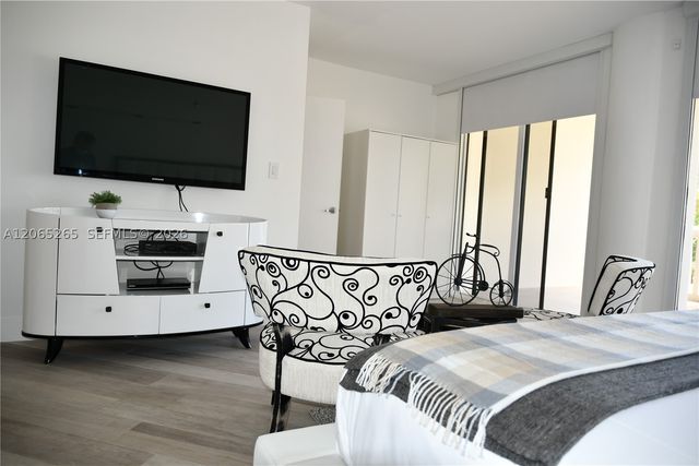1000 E Island Blvd 303, Aventura, FL 33160