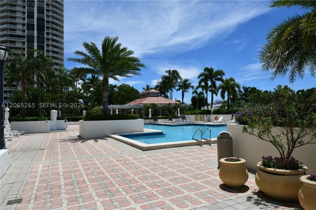 1000 E Island Blvd 303, Aventura, FL 33160