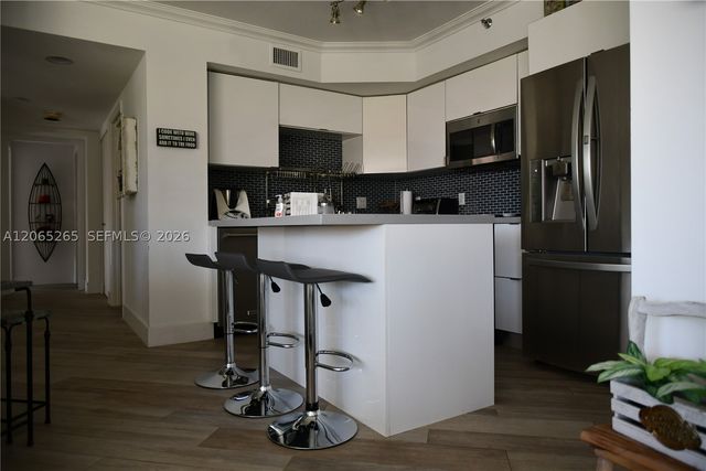 1000 E Island Blvd 303, Aventura, FL 33160