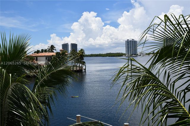 1000 E Island Blvd 303, Aventura, FL 33160