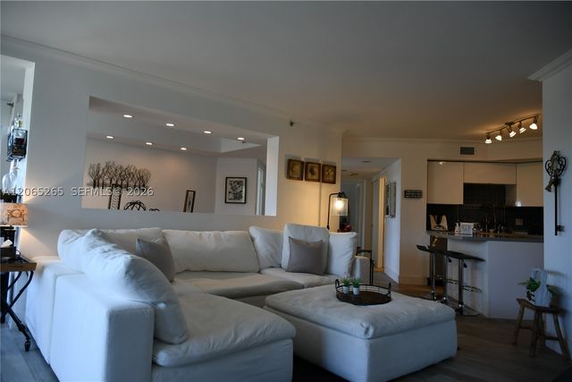 1000 E Island Blvd 303, Aventura, FL 33160