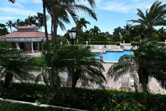 1000 E Island Blvd 303, Aventura, FL 33160