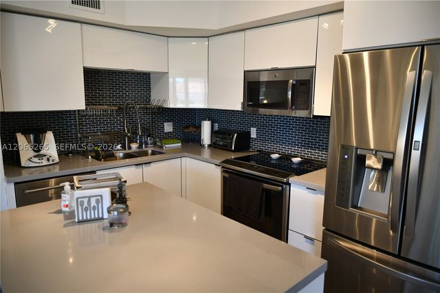 1000 E Island Blvd 303, Aventura, FL 33160
