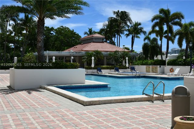 1000 E Island Blvd 303, Aventura, FL 33160