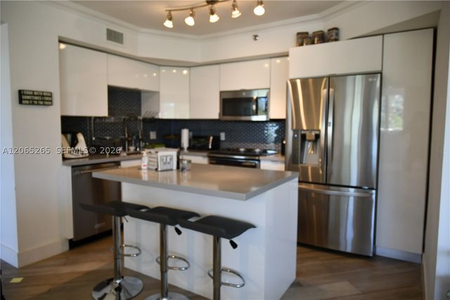 1000 E Island Blvd 303, Aventura, FL 33160