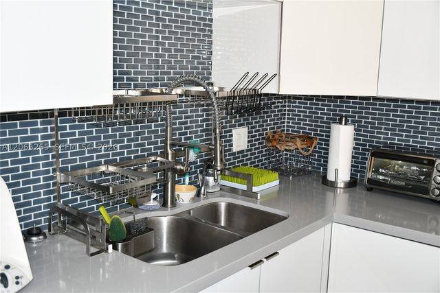 1000 E Island Blvd 303, Aventura, FL 33160
