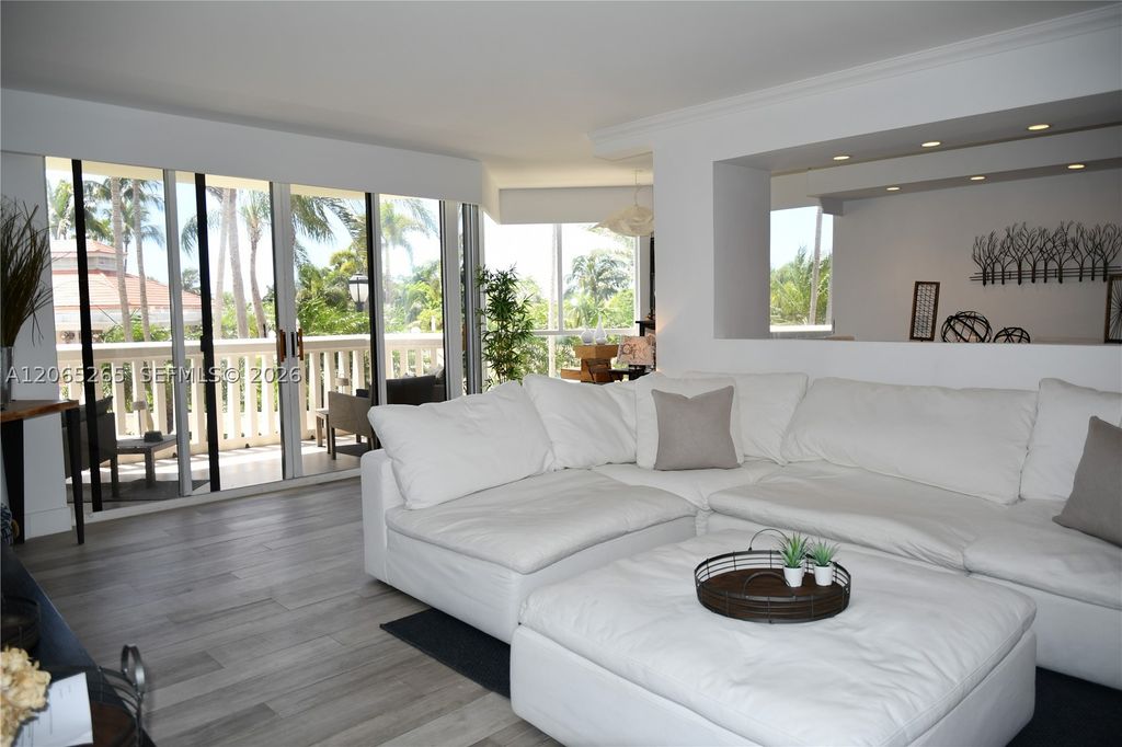 1000 E Island Blvd 303, Aventura, FL 33160